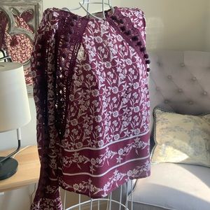 Blouse. Size M. Rayon. Brand new.